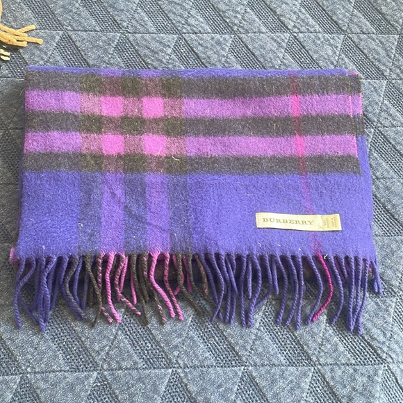 Burberry Cashmere Scarf - Picture 3 of 3